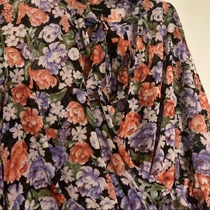 Forever 21 + Floral Blouse-Black